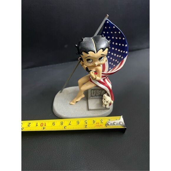 Vintage Betty Boop Patriotic Figurine Statue with American Flag & Dog, By Westfi - Picture 3 of 10